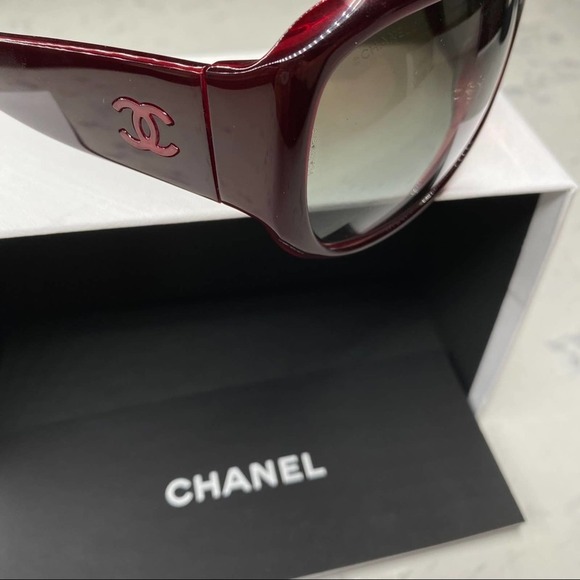- CHANEL SUNGLASSES BURGUNDY FRAME & DARK LEN - Picture 5 of 8